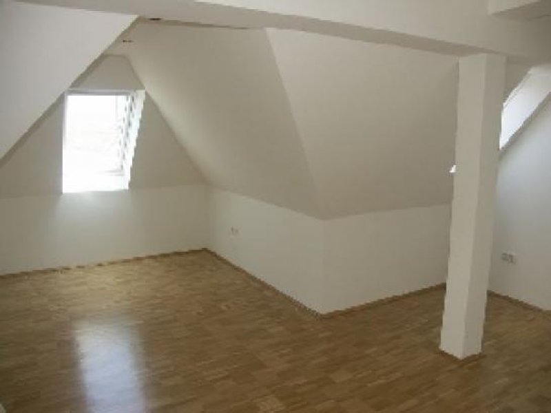 Nürnberg N-St. Peter: 4-Zi-Dachterrassen-Whg. (4. OG oh. Lift), neu saniert, Parkett, Eckwanne, Dusche Wohnung mieten