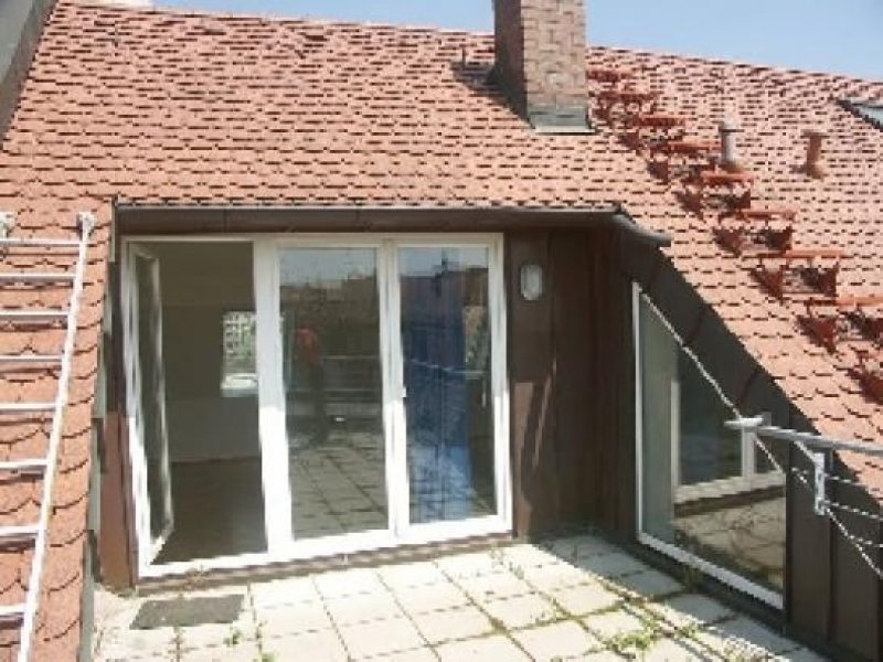 Nürnberg N-St. Peter: 4-Zi-Dachterrassen-Whg. (4. OG oh. Lift), neu saniert, Parkett, Eckwanne, Dusche Wohnung mieten