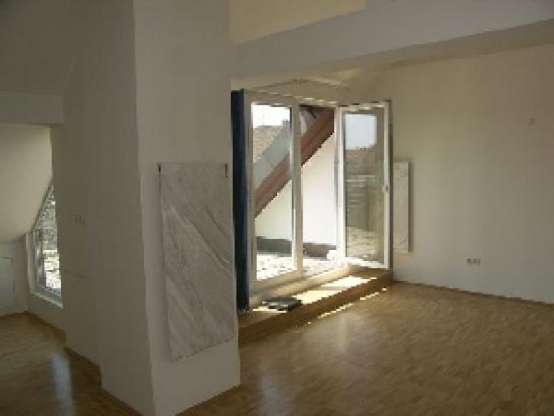 Nürnberg N-St. Peter: 4-Zi-Dachterrassen-Whg. (4. OG oh. Lift), neu saniert, Parkett, Eckwanne, Dusche Wohnung mieten