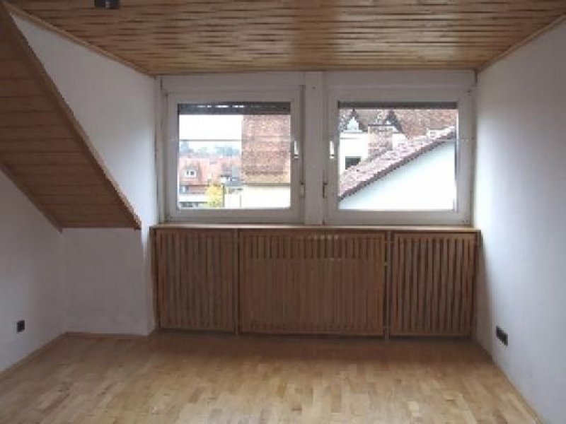 Wendelstein Wendelstein: 5-Zi-Whg. (2. OG oh. Lift), Parkett, EBK, großer Balkon mit Blick ins Grüne Wohnung mieten