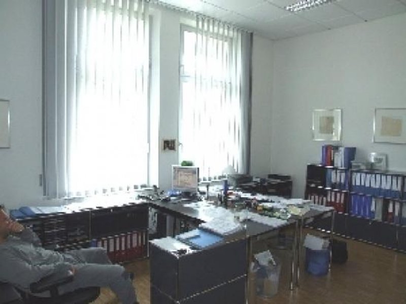 Fürth FÜ-Nähe Südpark: Neubau-Büro (4 Zi.) über 2 Etagen, Parkett, 3 Außen-Stellplätze Gewerbe mieten