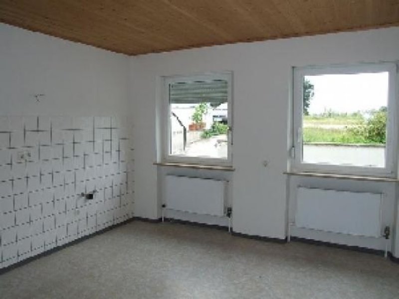 Fürth FÜ-Unterfarrnbach: 2,5-Zi-Whg. (1. OG), Laminat, Bad mit Badewanne, gr. Küche, Gemeinschaftsterrasse Wohnung mieten