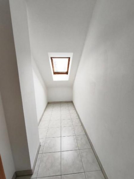 Erlangen 3 Zi. Wohnung (Nr. 6) im DG (2. OG) mit Balkon und Garage Wohnung mieten