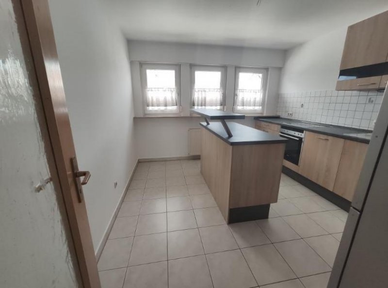 Erlangen 3 Zi. Wohnung (Nr. 6) im DG (2. OG) mit Balkon und Garage Wohnung mieten