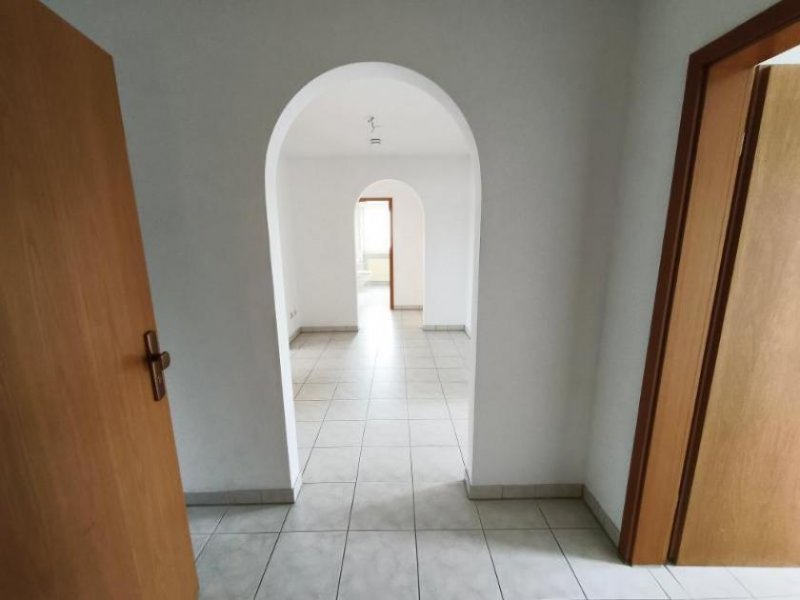 Erlangen 3 Zi. Wohnung (Nr. 6) im DG (2. OG) mit Balkon und Garage Wohnung mieten