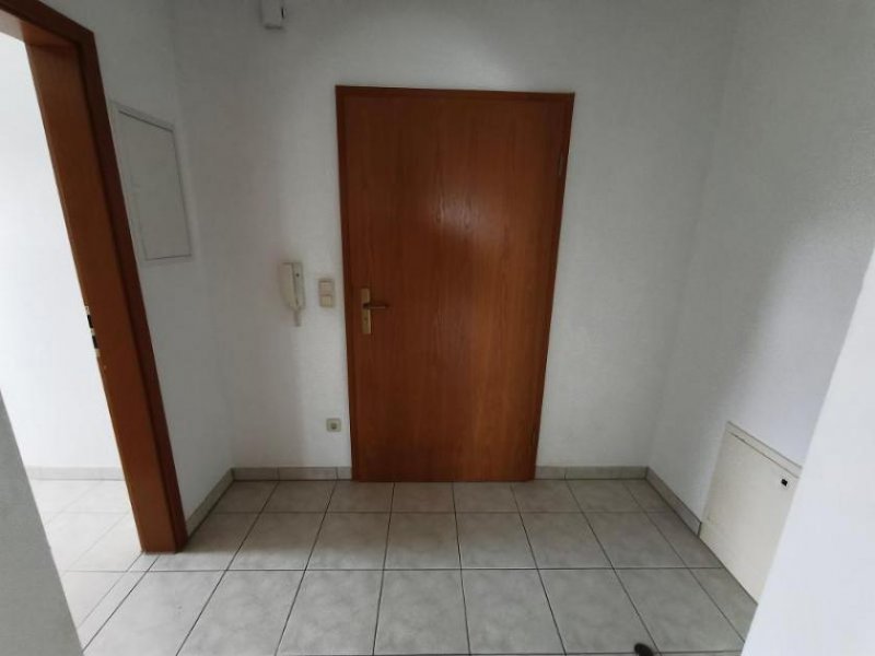 Erlangen 3 Zi. Wohnung (Nr. 6) im DG (2. OG) mit Balkon und Garage Wohnung mieten