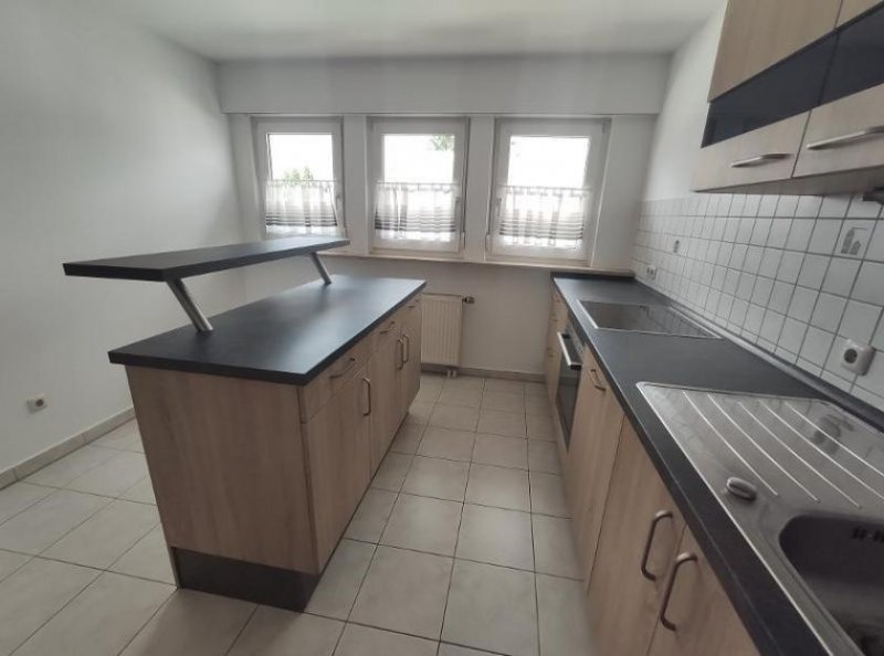 Erlangen 3 Zi. Wohnung (Nr. 6) im DG (2. OG) mit Balkon und Garage Wohnung mieten