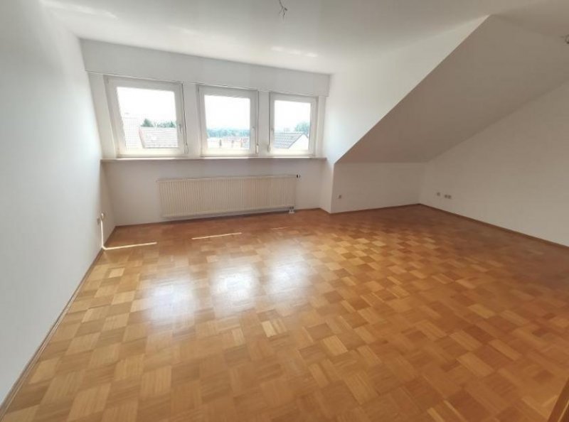 Erlangen 3 Zi. Wohnung (Nr. 6) im DG (2. OG) mit Balkon und Garage Wohnung mieten