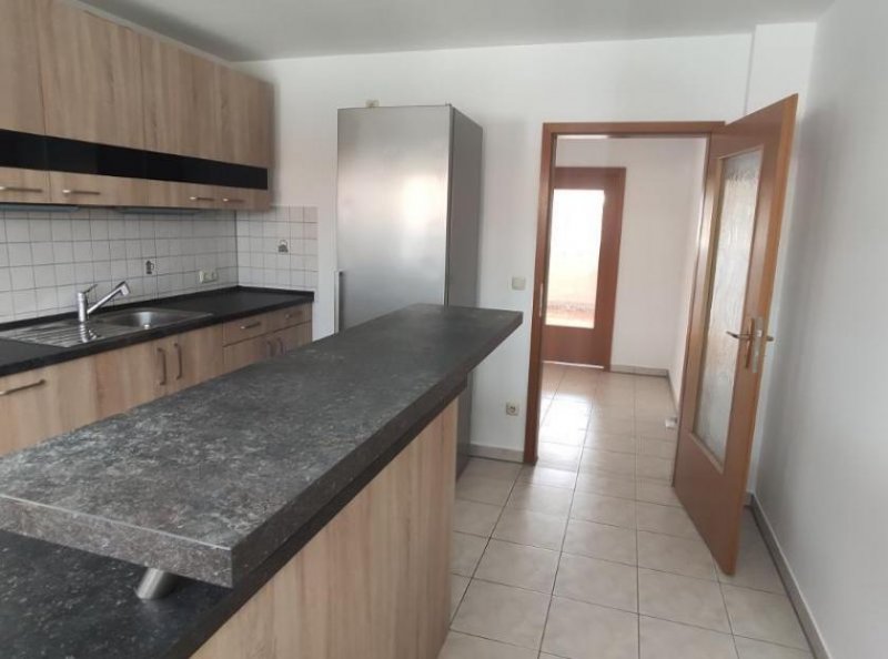 Erlangen 3 Zi. Wohnung (Nr. 6) im DG (2. OG) mit Balkon und Garage Wohnung mieten