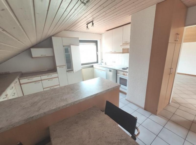 Weisendorf 3 Zi. DG Wohnung mit Küche, Gartenmitbenutzung und Stellplatz Wohnung mieten