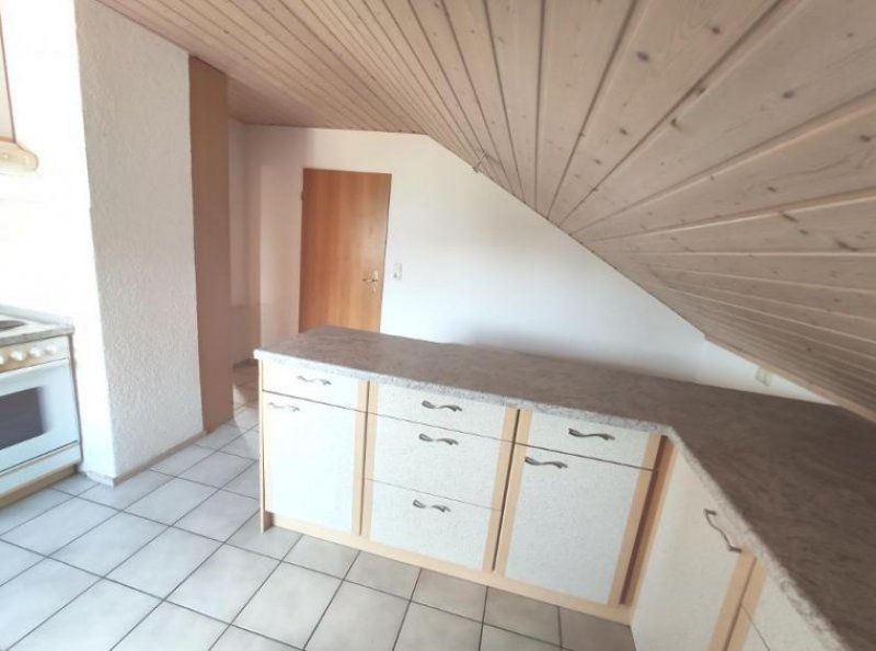 Weisendorf 3 Zi. DG Wohnung mit Küche, Gartenmitbenutzung und Stellplatz Wohnung mieten