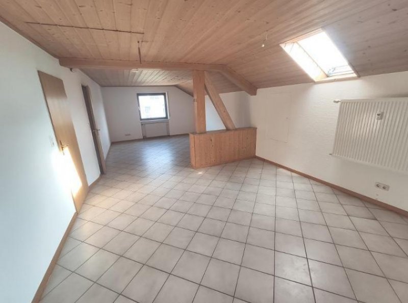 Weisendorf 3 Zi. DG Wohnung mit Küche, Gartenmitbenutzung und Stellplatz Wohnung mieten