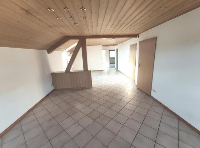 Weisendorf 3 Zi. DG Wohnung mit Küche, Gartenmitbenutzung und Stellplatz Wohnung mieten
