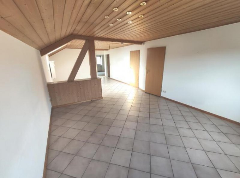 Weisendorf 3 Zi. DG Wohnung mit Küche, Gartenmitbenutzung und Stellplatz Wohnung mieten