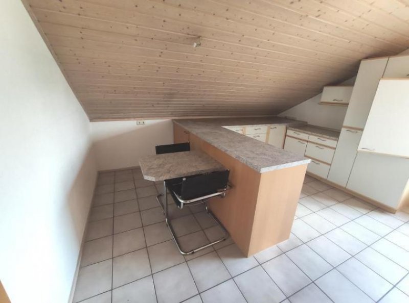 Weisendorf 3 Zi. DG Wohnung mit Küche, Gartenmitbenutzung und Stellplatz Wohnung mieten