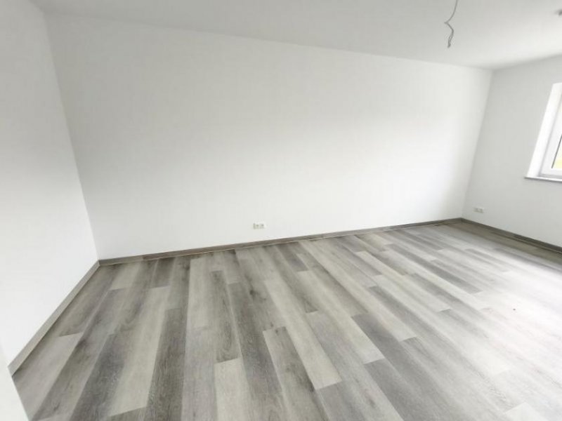 Adelsdorf (Landkreis Erlangen-Höchstadt) 2 Zi. Wohnung (Nr. 8) im OG mit Balkon Wohnung mieten
