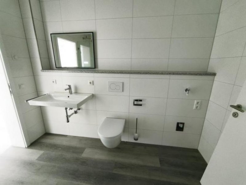 Adelsdorf (Landkreis Erlangen-Höchstadt) 2 Zi. Wohnung (Nr. 8) im OG mit Balkon Wohnung mieten