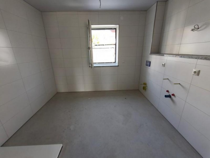 Adelsdorf (Landkreis Erlangen-Höchstadt) 4 Zi. Wohnung (Nr. 7) im OG mit Balkon Wohnung mieten