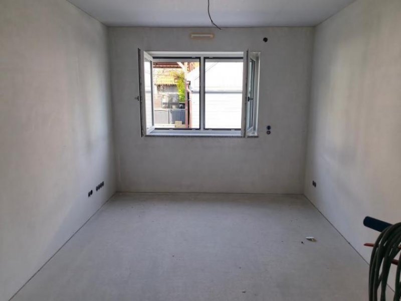 Adelsdorf (Landkreis Erlangen-Höchstadt) 4 Zi. Wohnung (Nr. 7) im OG mit Balkon Wohnung mieten