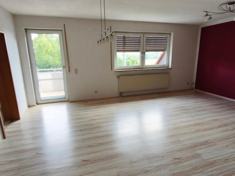 Adelsdorf (Landkreis Erlangen-Höchstadt) Ortsrandlage -3 Zi. Wohnung im EG mit Garage, Keller und Garten (auf Wunsch) Wohnung mieten