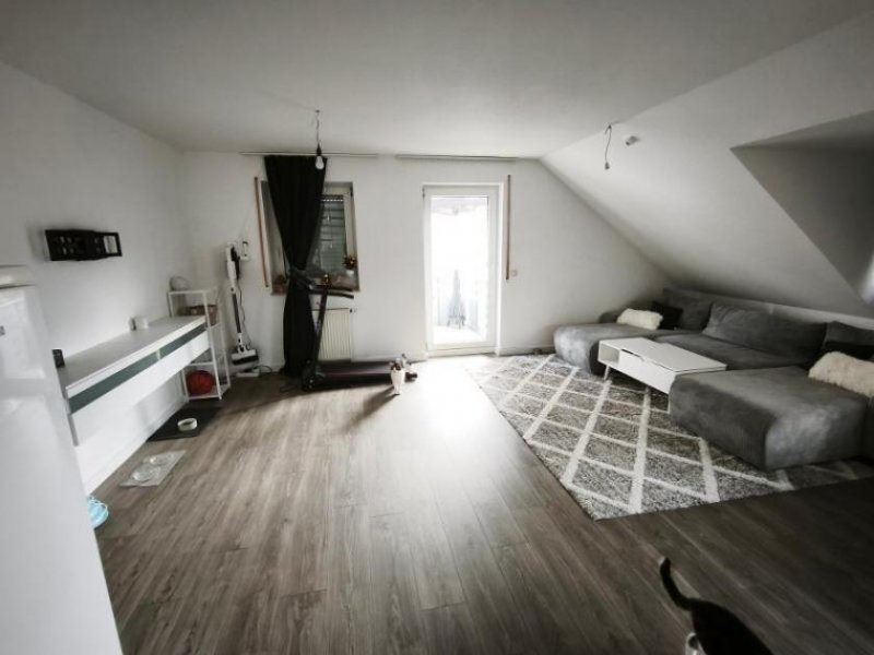 Uehlfeld moderne 3 Zi. DG (2. OG) Wohnung mit Balkon und KFZ-Stellplatz Wohnung mieten