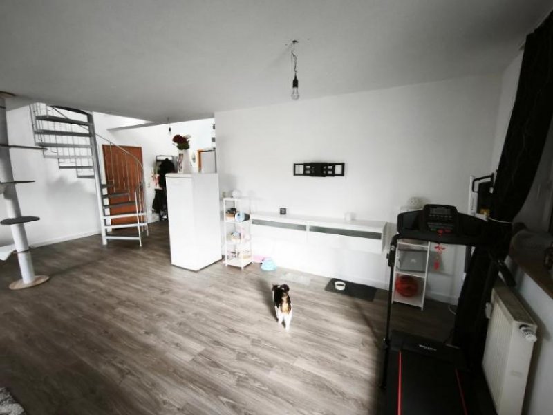 Uehlfeld moderne 3 Zi. DG (2. OG) Wohnung mit Balkon und KFZ-Stellplatz Wohnung mieten