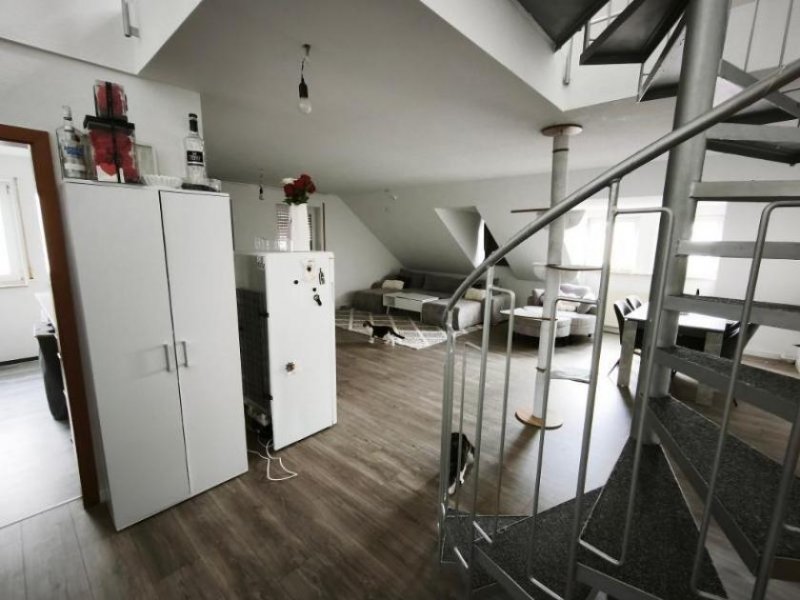 Uehlfeld moderne 3 Zi. DG (2. OG) Wohnung mit Balkon und KFZ-Stellplatz Wohnung mieten