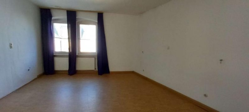Hof H-43015 - Stilvolle 3-Zimmer-Altbauwohnung mit Einbauküche im Stadtzentrum von Hof Wohnung mieten