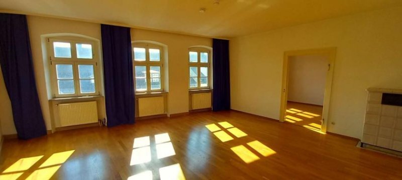 Hof H-43015 - Stilvolle 3-Zimmer-Altbauwohnung mit Einbauküche im Stadtzentrum von Hof Wohnung mieten