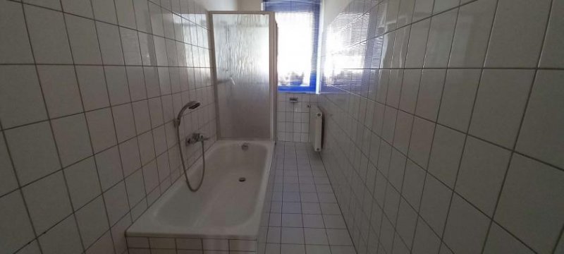 Hof H-43015 - Stilvolle 3-Zimmer-Altbauwohnung mit Einbauküche im Stadtzentrum von Hof Wohnung mieten