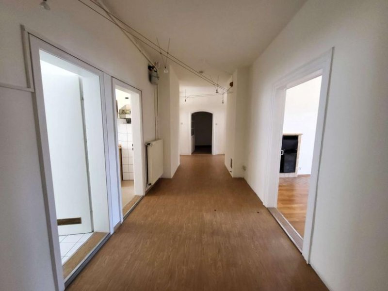 Hof H-43015 - Stilvolle 3-Zimmer-Altbauwohnung mit Einbauküche im Stadtzentrum von Hof Wohnung mieten
