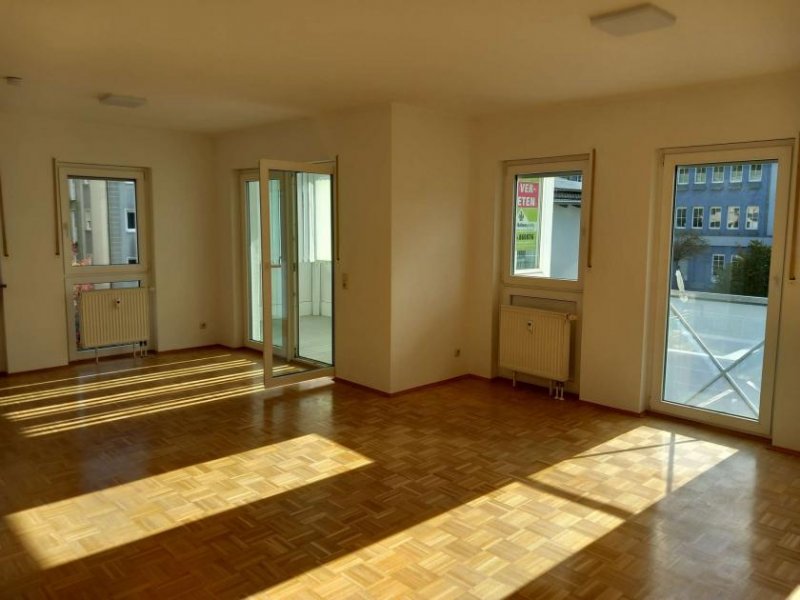 Hof H-53157 - Moderne Wohnung mit Aufzug und Einbauküche Wohnung mieten
