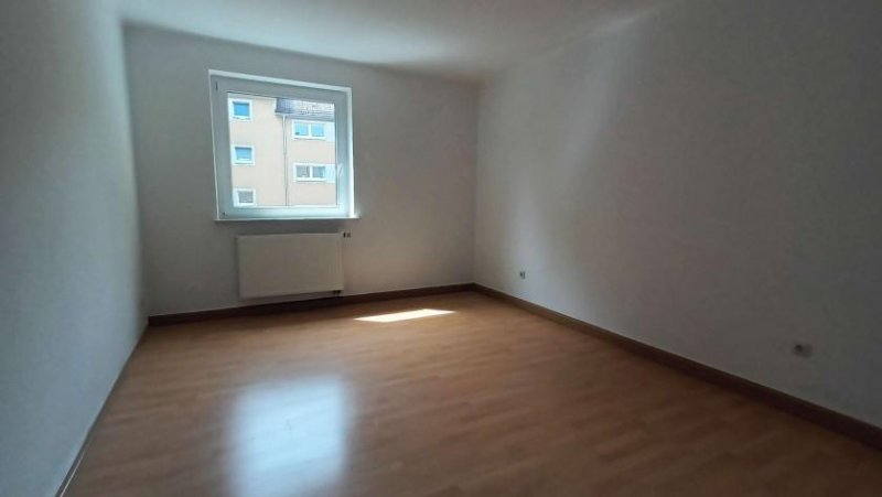 Hof H-53121 - Helle 3-Zimmer-Wohnung mit Tageslichtbad Wohnung mieten