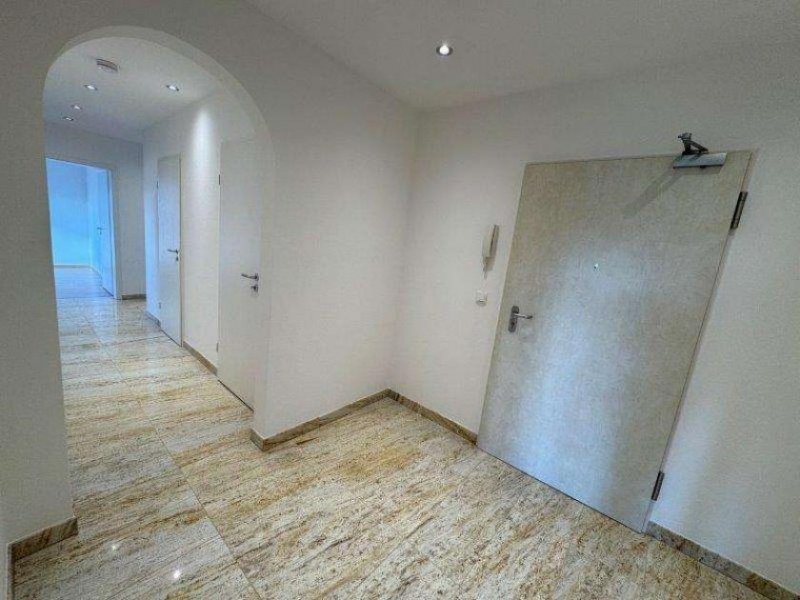 Hof H-53161 - Moderne Wohnung mit Loggia am Bismarckturm Wohnung mieten