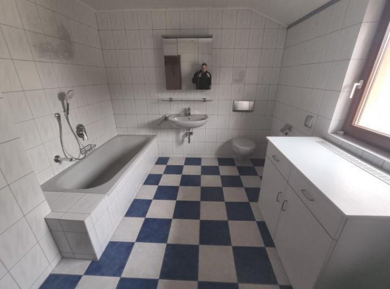 Mühlhausen (Landkreis Erlangen-Höchstadt) 2 Zi. Wohnung im 1.OG mit Balkon und Garage Wohnung mieten