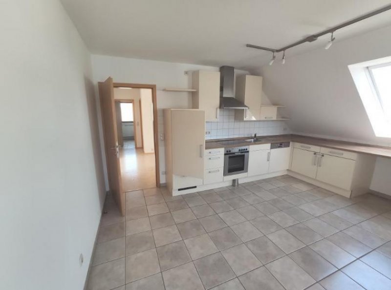 Pommersfelden 3 Zi. Wohnung im DG (1.OG) mit Balkon und Carport Wohnung mieten