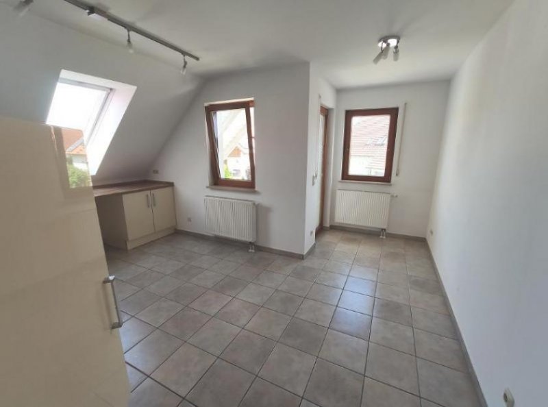 Pommersfelden 3 Zi. Wohnung im DG (1.OG) mit Balkon und Carport Wohnung mieten