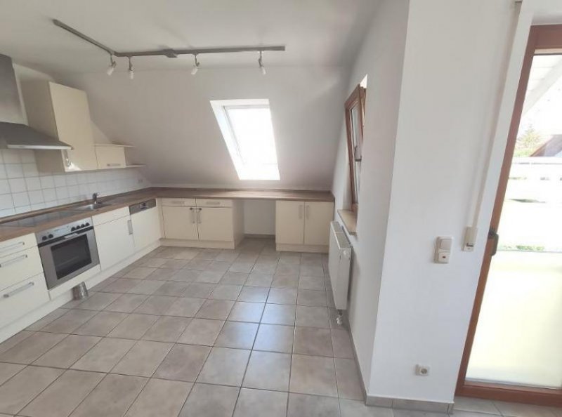 Pommersfelden 3 Zi. Wohnung im DG (1.OG) mit Balkon und Carport Wohnung mieten