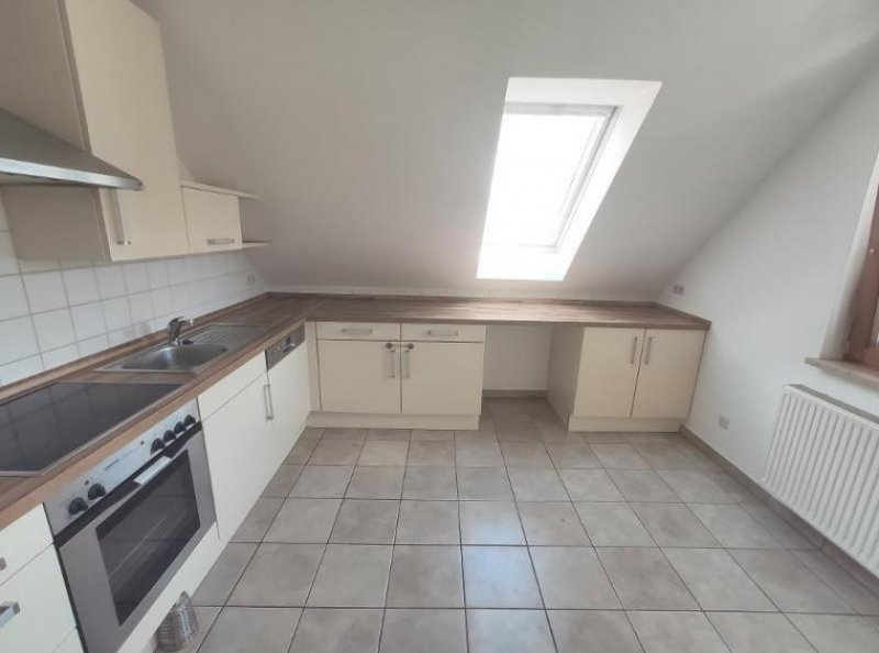 Pommersfelden 3 Zi. Wohnung im DG (1.OG) mit Balkon und Carport Wohnung mieten