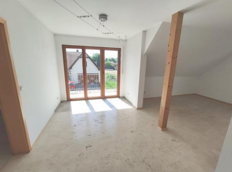 Pommersfelden 3 Zi. Wohnung im DG (1.OG) mit Balkon und Carport Wohnung mieten