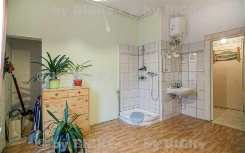 Suhl Suhl: Möblietes Zimmer, gemeinsame separate Küche&Duschbad (-;) Wohnung mieten