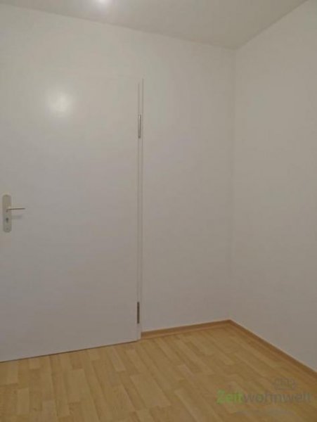 Meiningen (12536_02) MGN: helle Singlewohnung mit Aufzug, Laminatböden und sonnigem Balkon zur Westseite, Service inkl. Wohnung mieten