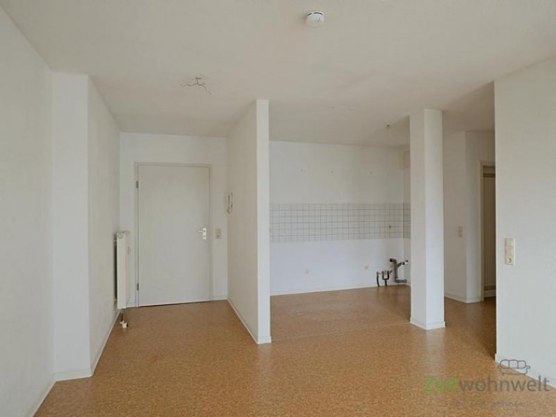 Meiningen (12536_10) MGN: ruhig gelegene kleine 2-Zimmer-Dachgeschosswohnung in der Heimstraße, EBK möglich Wohnung mieten