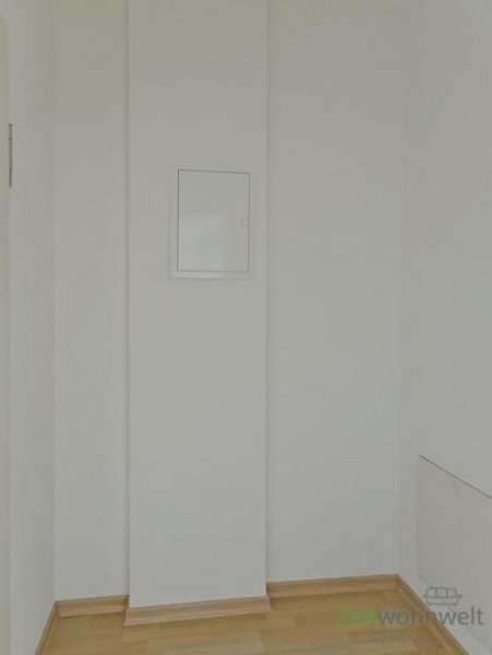 Meiningen (12536_44) MGN: hübsche 1-Raum-Wohnung mit Balkon im 2.Obergeschoss, neue Vinylbböden, EBK möglich, Aufzug Wohnung mieten