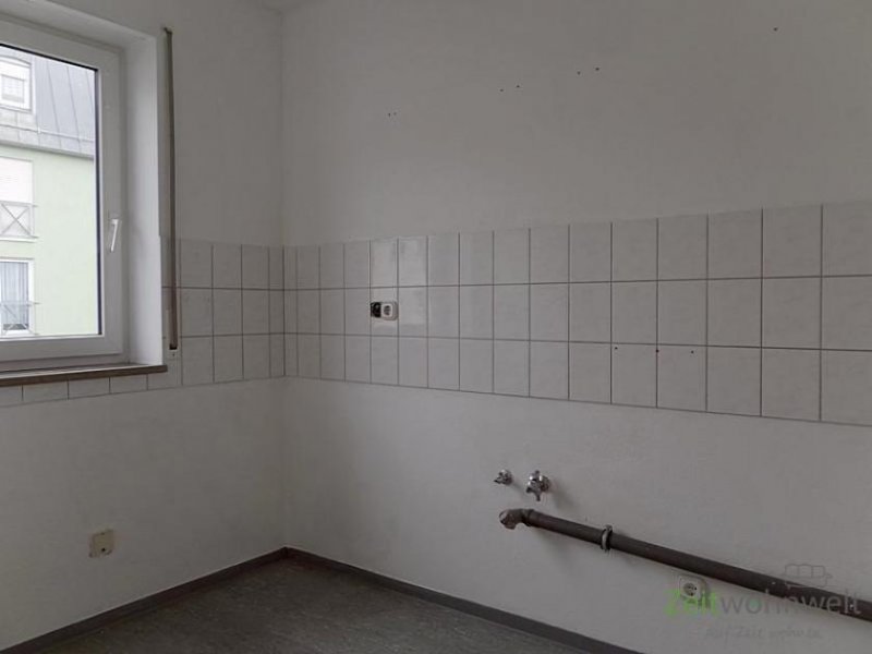 Meiningen (12536_47) MGN: ruhige 2-Raum-Wohnung mit Laminatböden, Aufzug und Balkon in der Heimstraße, EBK mgl. Wohnung mieten