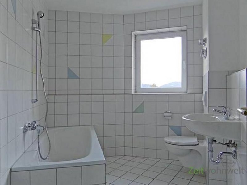 Meiningen (12536_84) MGN: ruhige 3-ZKB mit sonnigem Balkon zum grünen Innenhof, Hausmeisterservice inklusive Wohnung mieten