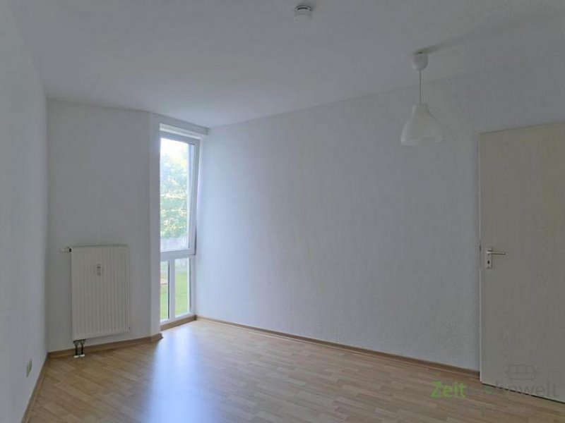 Meiningen (12536_98) MGN: kleine 2-Zimmer-Wohnung mit Laminatböden zum ruhigen Innenhof, EBK und Hausmeisterdienste inkl. Wohnung mieten