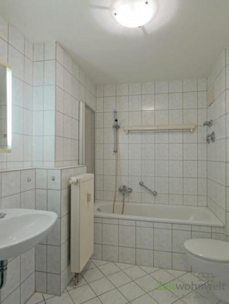 Meiningen (12537_38) MGN: ruhige 2-Raum-Dachgeschoss-Wohnung mit Aufzug und Balkon zum grünen Innenhof, Hausmeisterservice Wohnung mieten