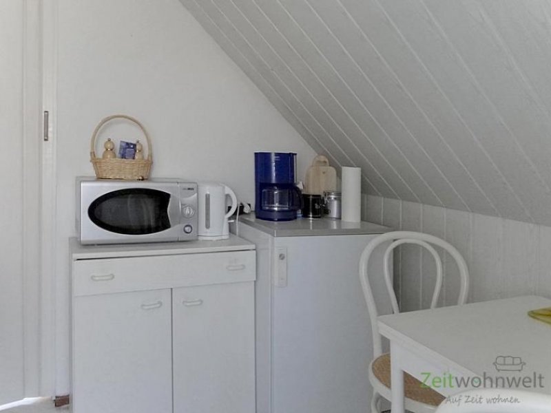 Erfurt (EF0136_M) Erfurt: Hochheim, kleine 2-Zimmer-Mansardenwohnung in ruhigem Wohnhaus mit Garten, nahe zur EGA, WLAN inkl. Wohnung