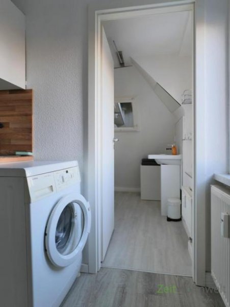 Erfurt (EF1230_M) Erfurt: Hochheim, kleine möblierte Dachgeschosswohnung mit schönem Ausblick über Erfurt Wohnung mieten